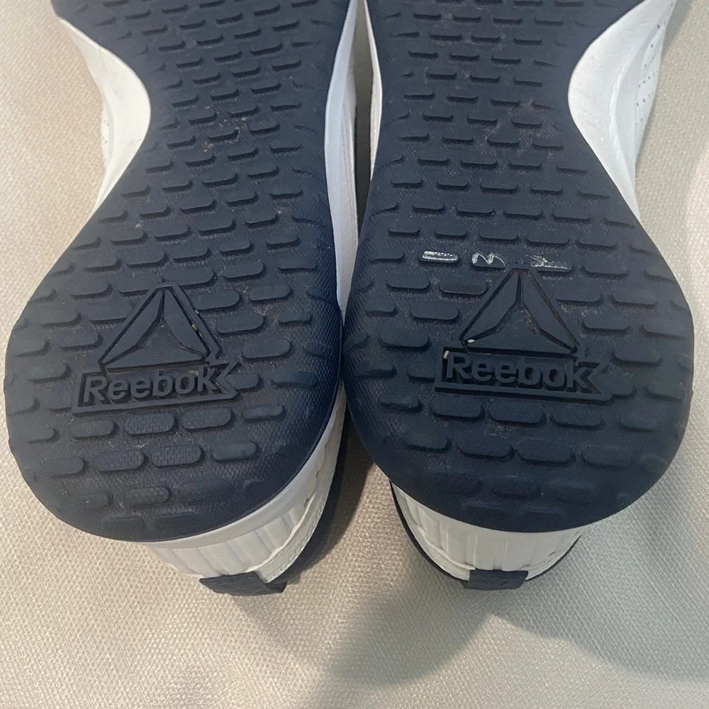 Reebok Men's White and Dark Blue Athletic Shoes. Size 10,5